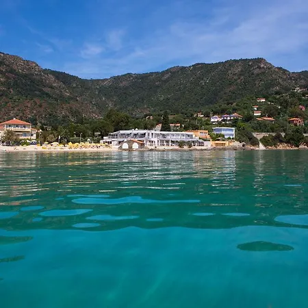 Roc - 4 Etoiles Les Pieds Dans L'eau 호텔 4*