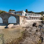Hotel Roc - 4 Etoiles Les Pieds Dans L'eau Le Lavandou