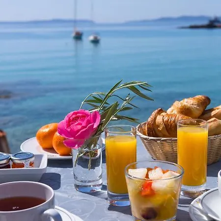 Roc - 4 étoiles Les Pieds Dans L'eau Hotel Le Lavandou