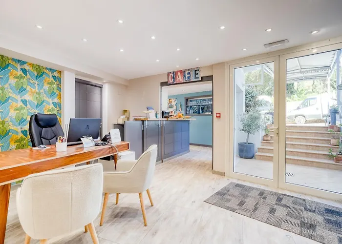 Hotel Roc - 4 étoiles Les Pieds Dans L'eau 4*