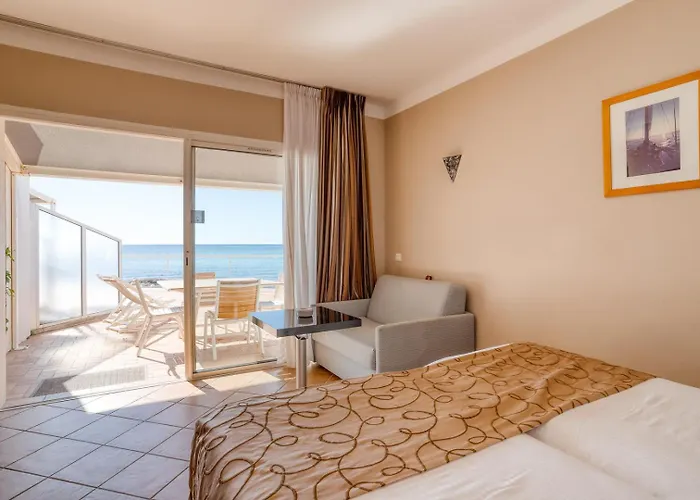Roc - 4 Etoiles Les Pieds Dans L'eau Hotel